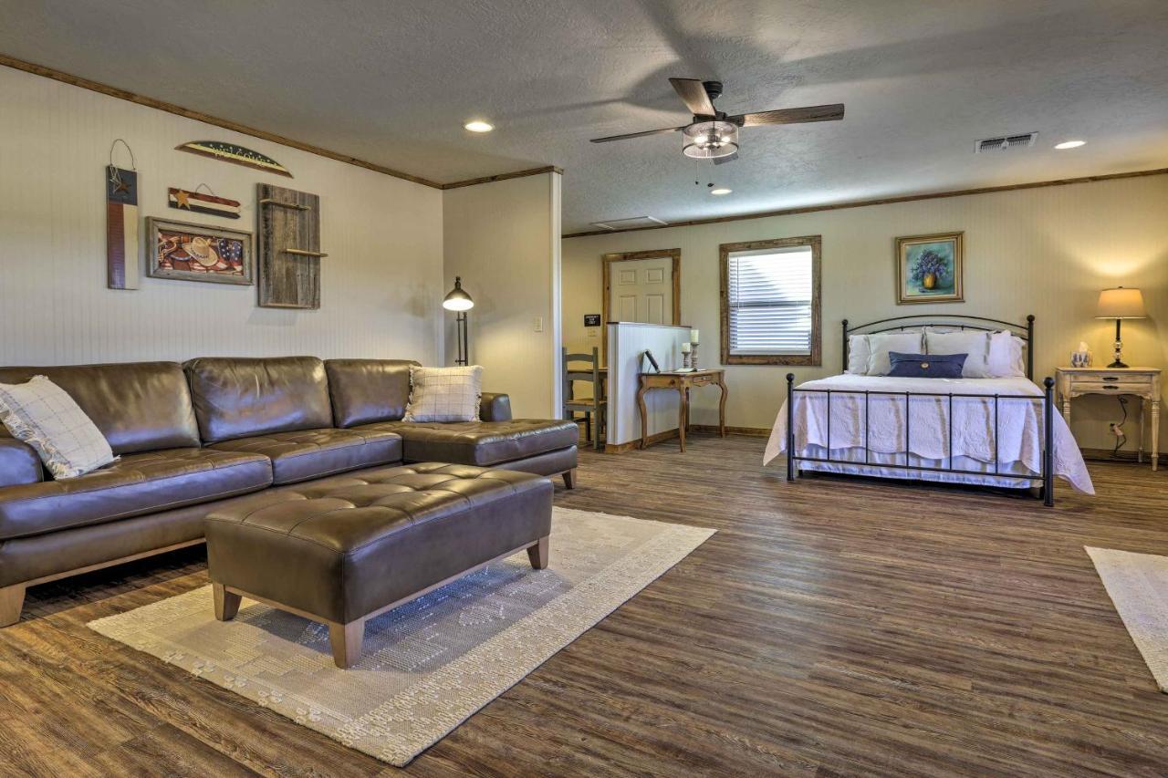 Cozy Fredericksburg Studio Near Wineries! Екстериор снимка