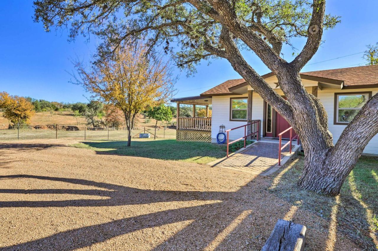 Cozy Fredericksburg Studio Near Wineries! Екстериор снимка